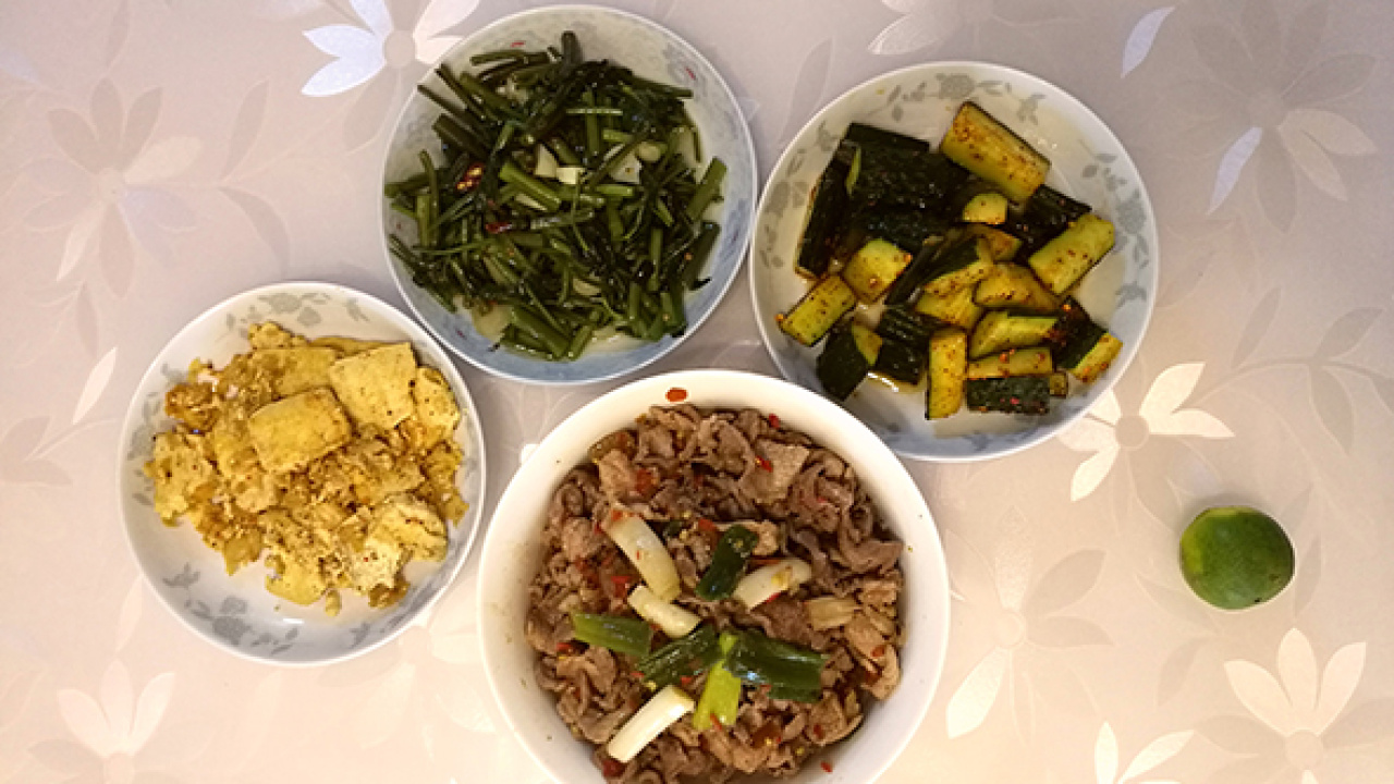 我今天的晚餐，給你看看呀