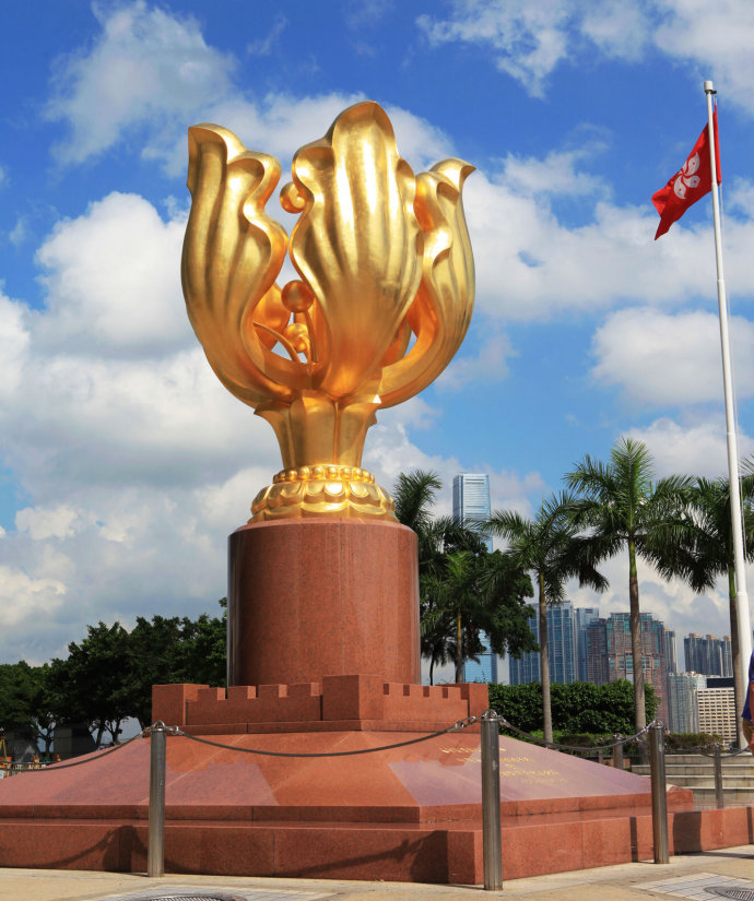 观赏永远盛开的紫荆花-香港回归的象征 金紫荆广场