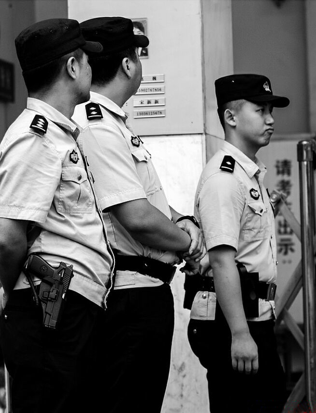 交警警戒  有我在您放心!