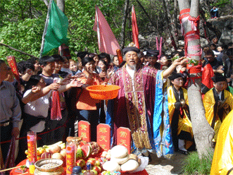 铁刹山正月初一至初七大型祈福庙会