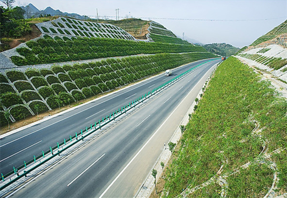 广乐高速公路边坡