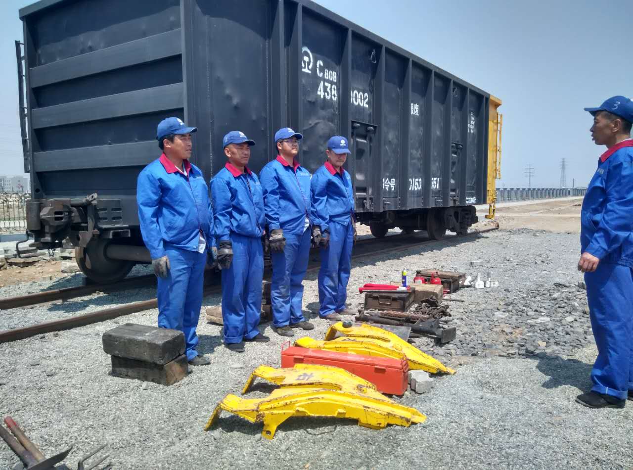 湖东车辆段曹西运用"强基达标"之复轨器综合应急演练