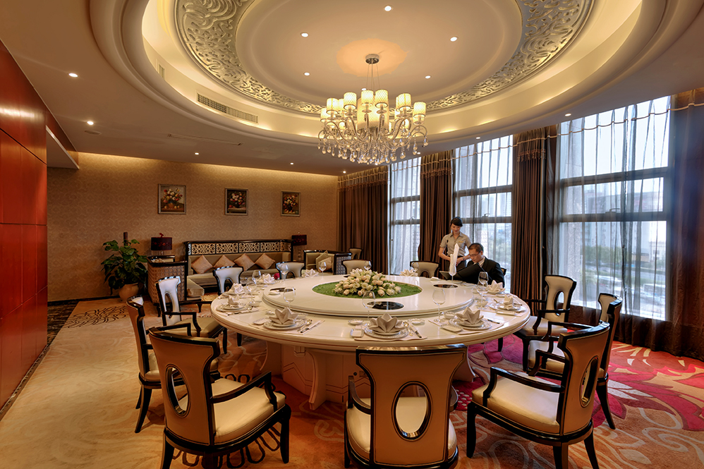 君爵府中餐厅是小天鹅戴斯酒店管理集团旗下高端中餐厅,餐厅位于五一