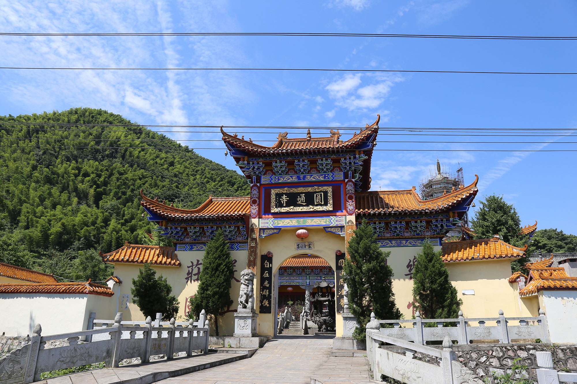 前身是将军寺始建于唐代,奉祀羊楼洞雷姓先仁忠烈将军雷万春