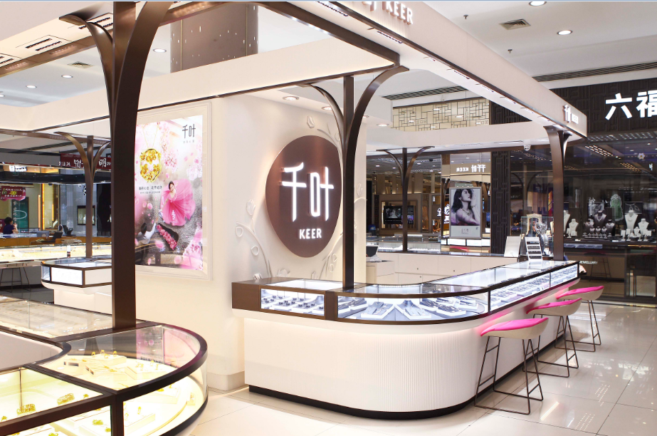 同时还保持了一个传统珠宝店的终端形象 扫描二维码  关注千叶珠宝