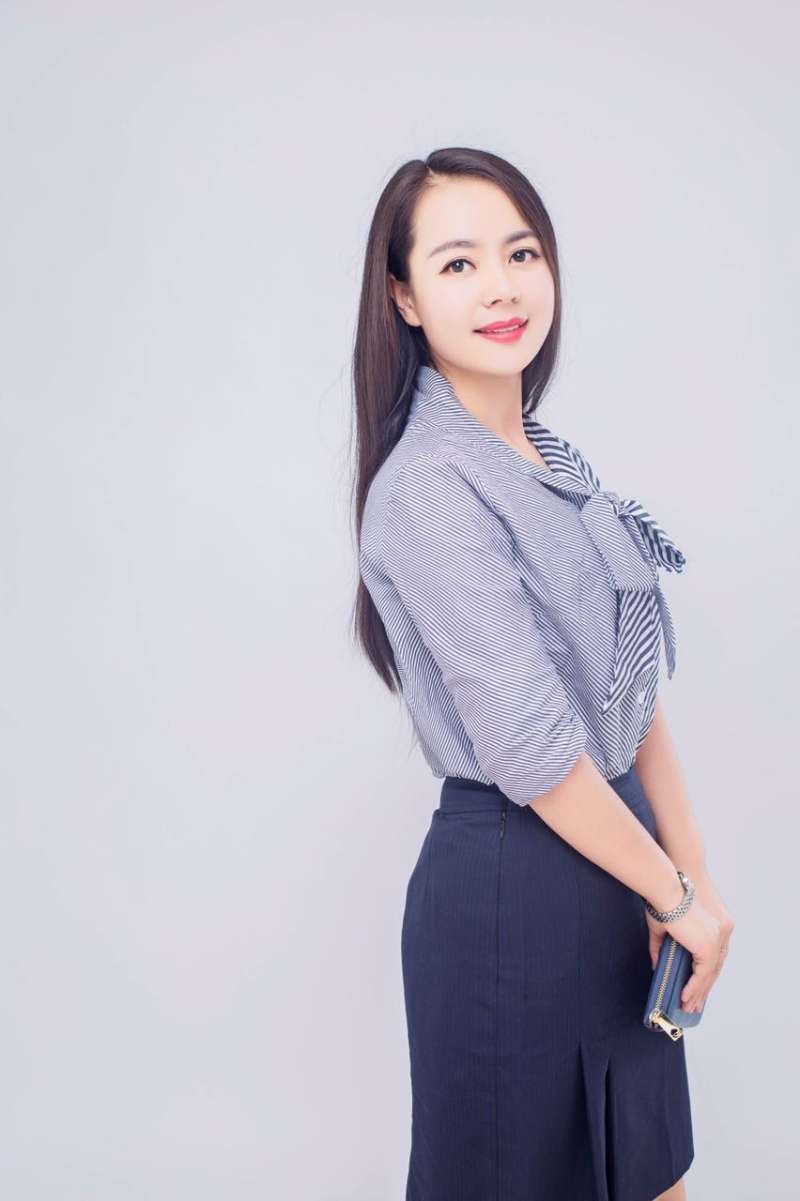 分行团委书记-古丽娜尔