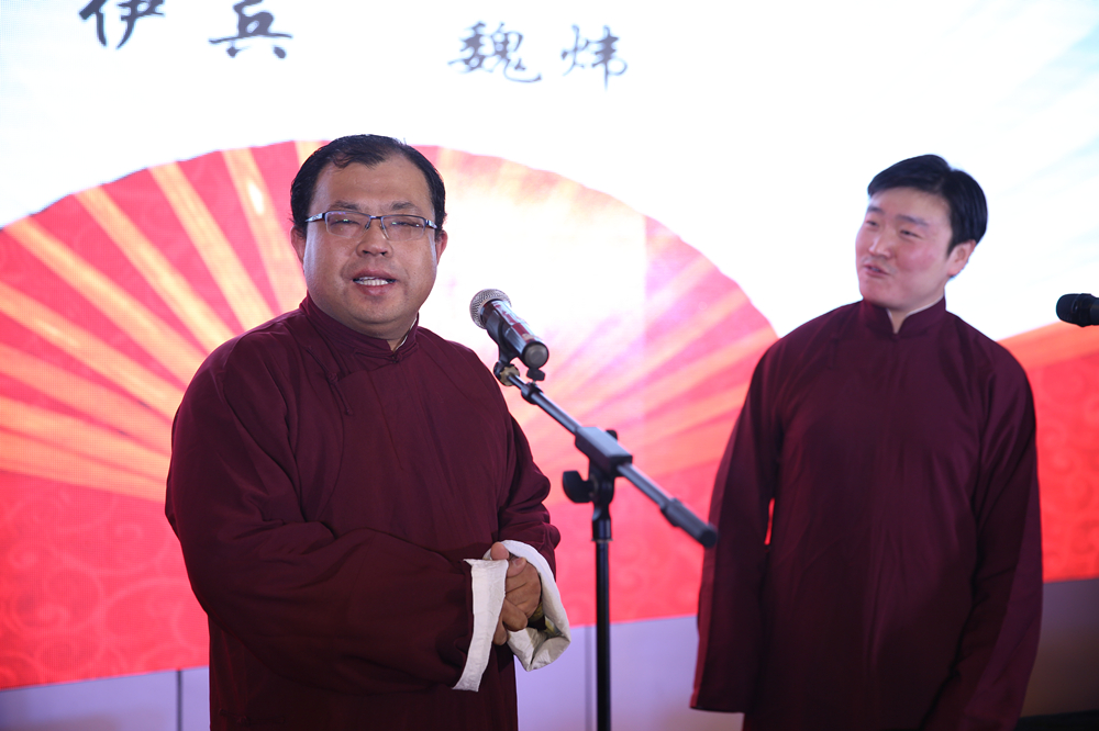 进行曲》 表演者:行政部全体人员 相声《五行诗》 表演者:伊兵,魏炜