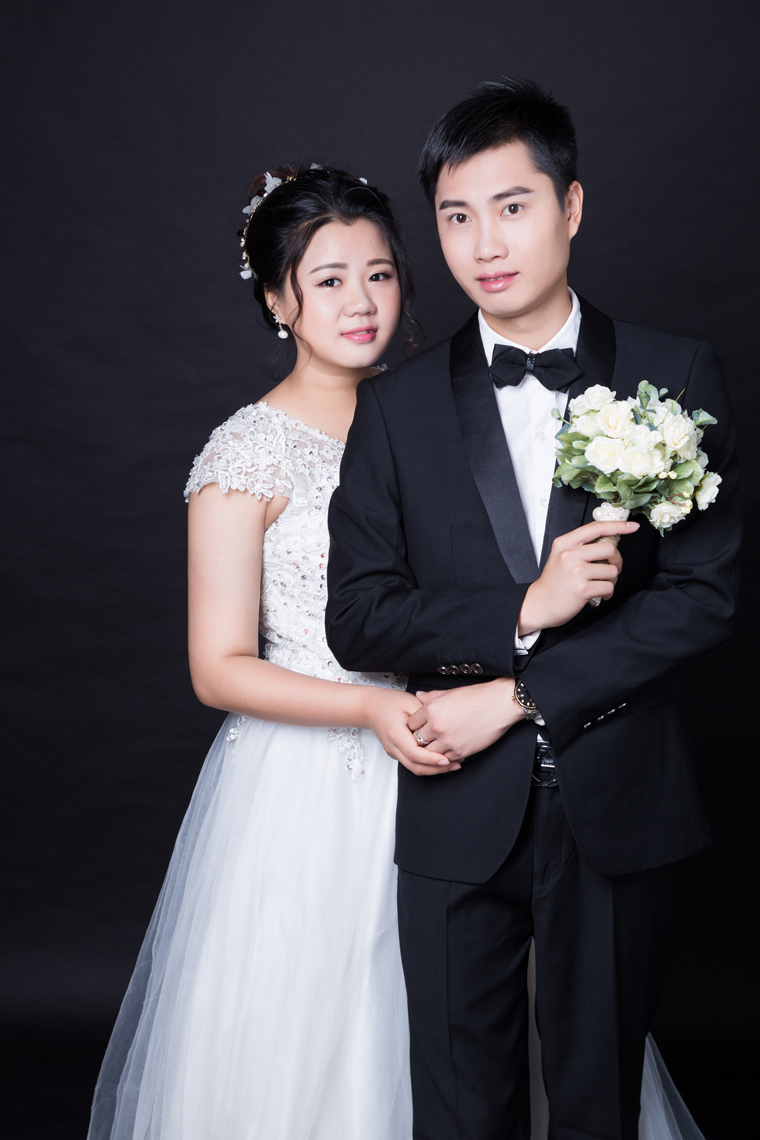 23 今天我们结婚了 从此刻起   将我的双手交给你   我们一起面对未来