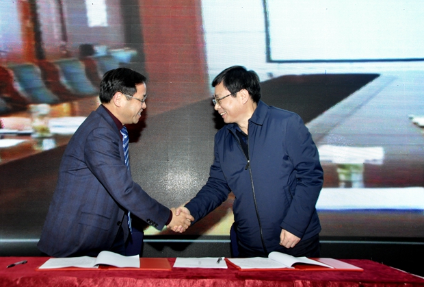 芜湖二院党委书记,院长孙礼侠祝各位新年快乐!